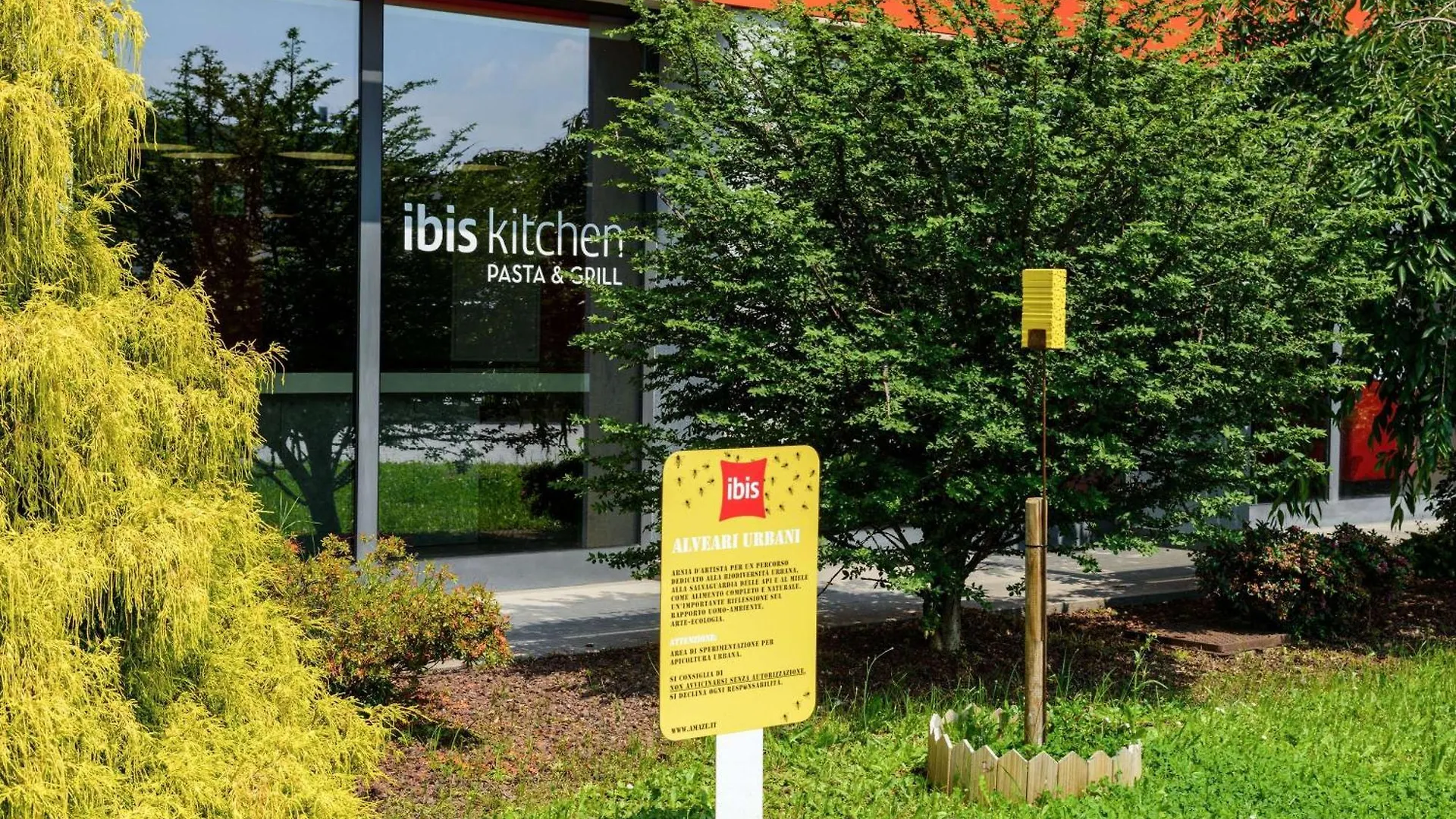 מלון לאינטה Ibis Milano Fiera 4*,