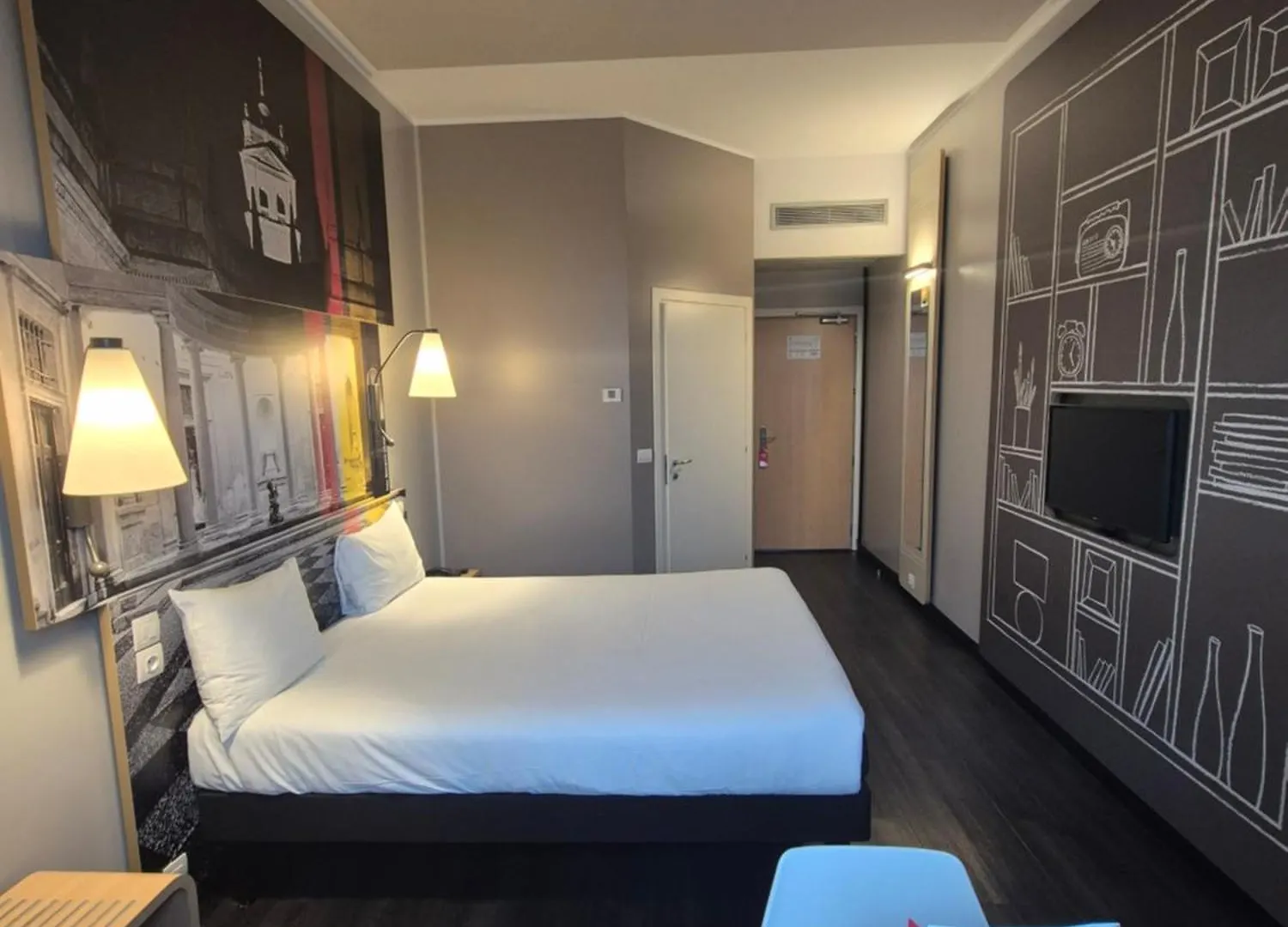 ****  מלון לאינטה Ibis Milano Fiera איטליה