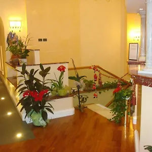 Otel Dina ***